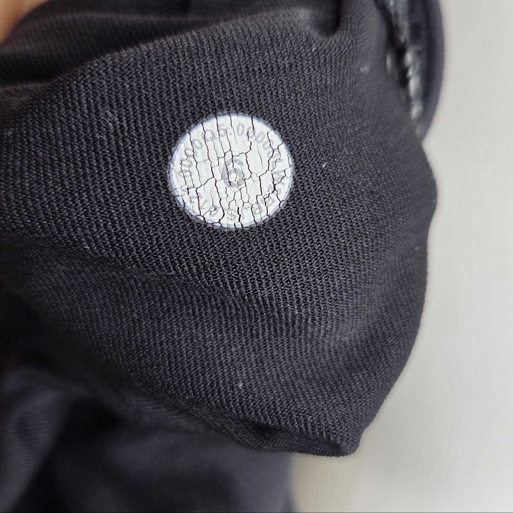 Lululemon Athletica Size 6 Classic Black Women's Crop Top - Picture 8 of 8